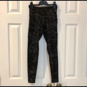 Strut this! Camo pant with side pockets